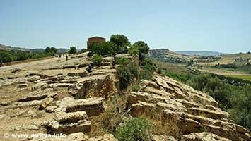 Between Villa Hardcastle and the temple of Concordia, the early christian cemetery where part of the rock has broken. Between Villa Hardcastle and the temple of Concordia, the early christian cemetery where part of the rock has broken.