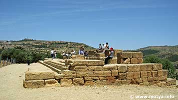 The altar of the temple of Juno. Every temple had an altar placed in front. The altar of the temple of Juno. Every temple had an altar placed in front.
