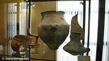 Pottery of the site of Piano Vento Pottery of the site of Piano Vento