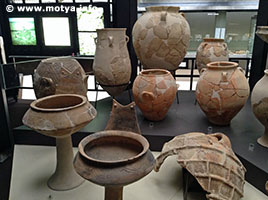 Pottery from Thapsos Middle Bronze Age Pottery from Thapsos Middle Bronze Age